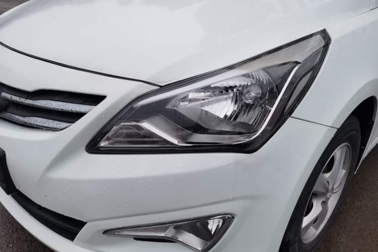 Used Hyundai Verna (older generation) 2016 1.4L Manual Smart GLS Trim Left Front Headlight