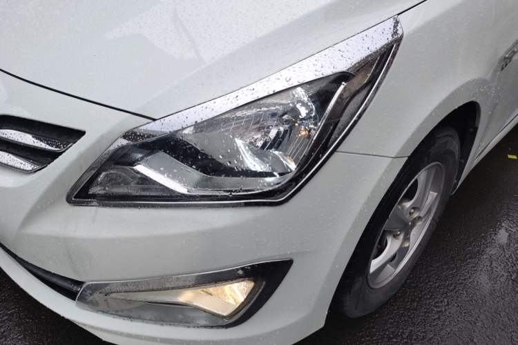 Used Hyundai Verna (older generation) 2016 1.4L Automatic Smart GLS Left Front Headlight