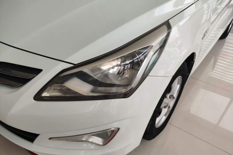 Used Hyundai Verna (older generation) 2016 1.4L Automatic Smart GLS Left Front Headlight