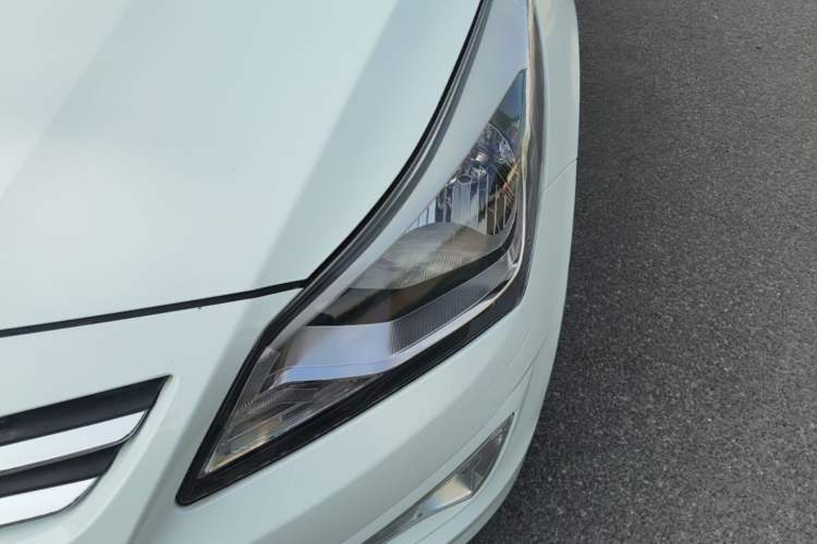 Used Hyundai Verna (older generation) 2016 1.4L Manual Smart GLS Trim Left Front Headlight