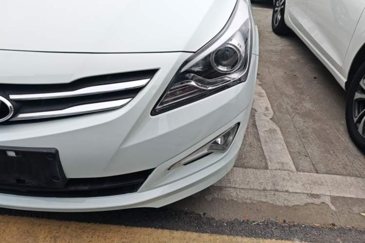 Used Hyundai Verna (older generation) 2016 1.4L Automatic Leading-Edge GLX Left Front Headlight