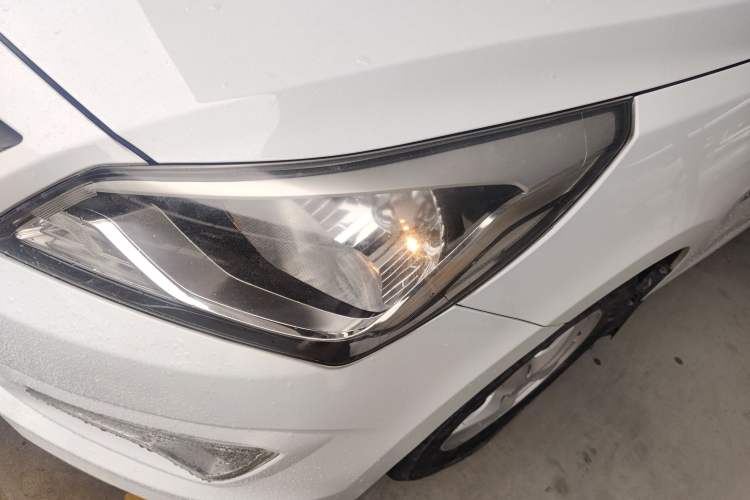 Used Hyundai Verna (older generation) 2016 1.4L Manual Smart GLS Trim Left Front Headlight
