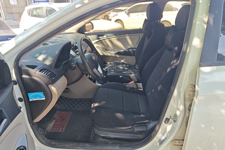 Used Hyundai Verna (older generation) 2016 1.4L Manual Smart GLS Trim Left Front Seat