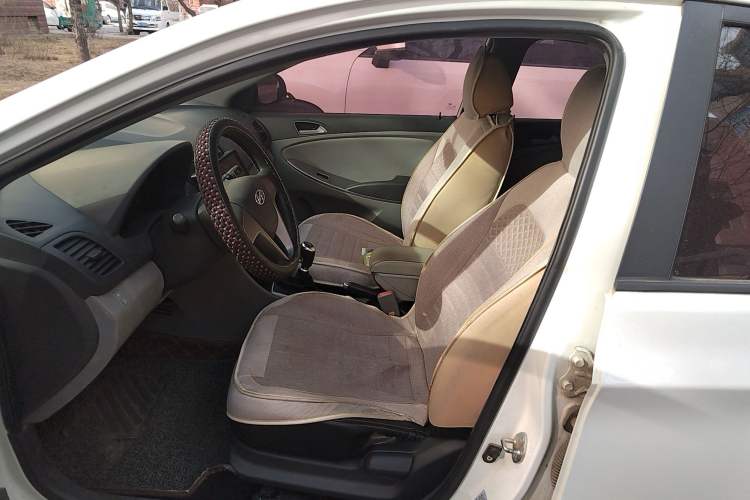 Used Hyundai Verna (older generation) 2016 1.4L Manual Smart GLS Trim Left Front Seat