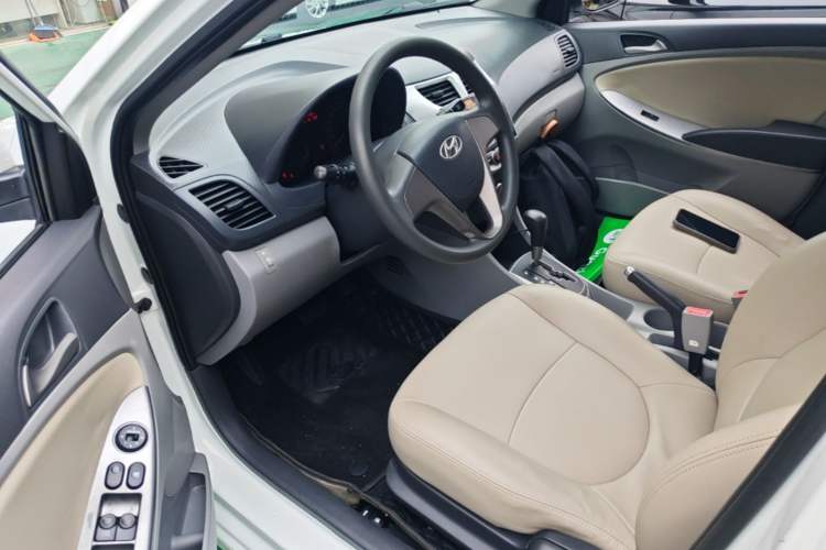 Used Hyundai Verna (older generation) 2016 1.4L Automatic Smart GLS Left Front Seat