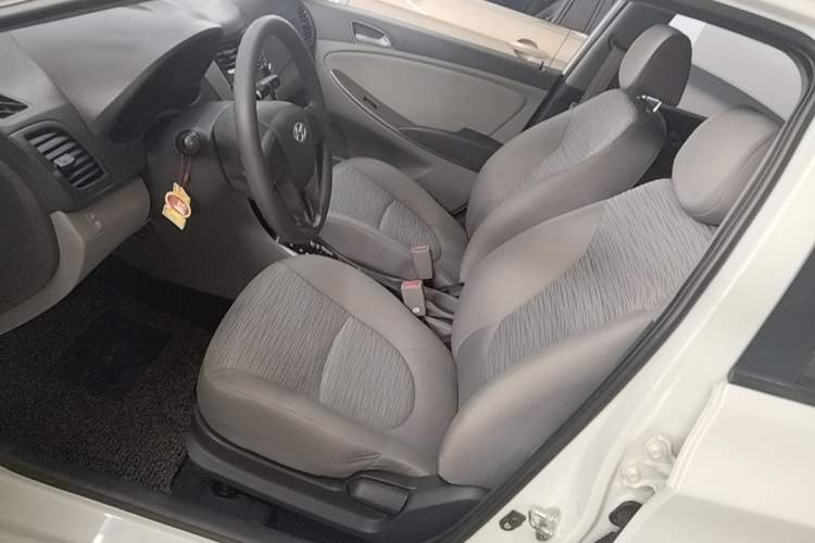 Used Hyundai Verna (older generation) 2016 1.4L Automatic Smart GLS Left Front Seat