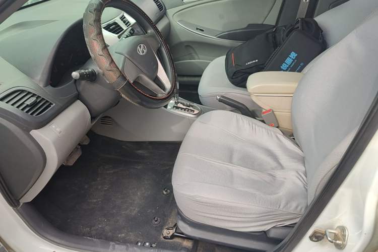 Used Hyundai Verna (older generation) 2016 1.4L Automatic Smart GLS Left Front Seat
