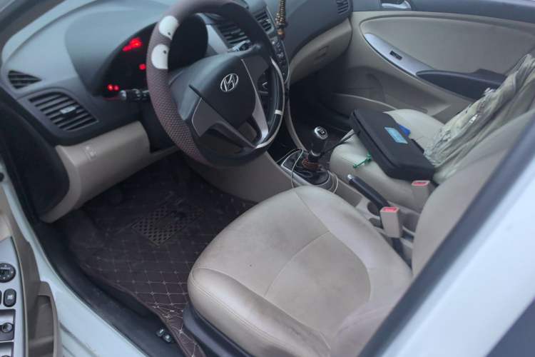 Used Hyundai Verna (older generation) 2016 1.4L Manual Smart GLS Trim Left Front Seat