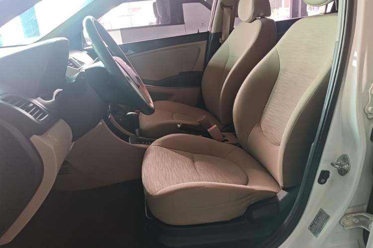 Used Hyundai Verna (older generation) 2016 1.4L Automatic Smart GLS Left Front Seat