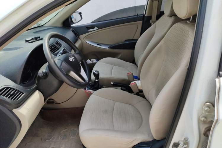 Used Hyundai Verna (older generation) 2016 1.4L Manual Smart GLS Trim Left Front Seat