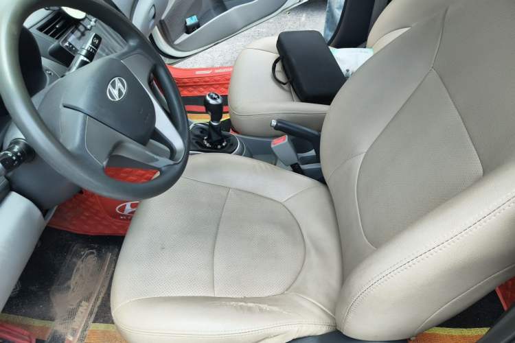 Used Hyundai Verna (older generation) 2016 1.4L Manual Smart GLS Trim Left Front Seat