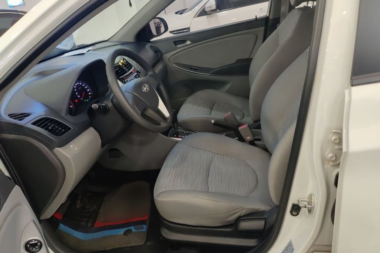 Used Hyundai Verna (older generation) 2016 1.4L Automatic Leading-Edge GLX Left Front Seat