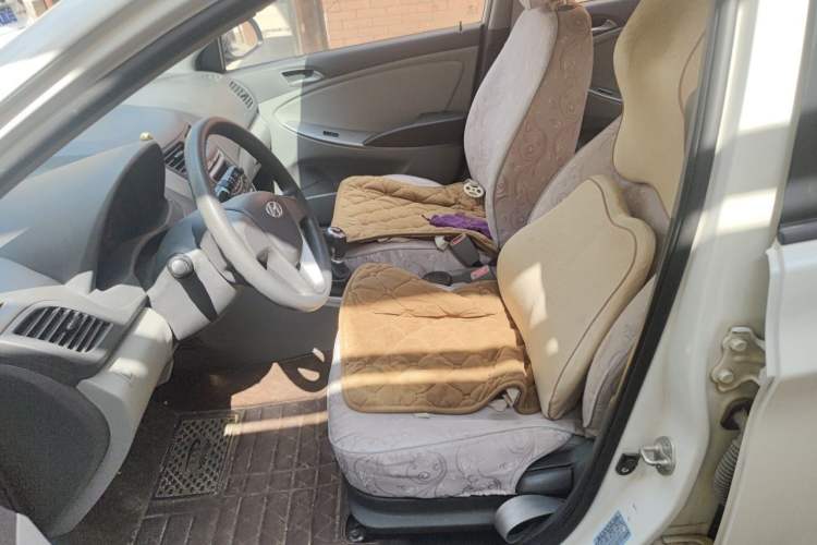 Used Hyundai Verna (older generation) 2016 1.4L Manual Smart GLS Trim Left Front Seat