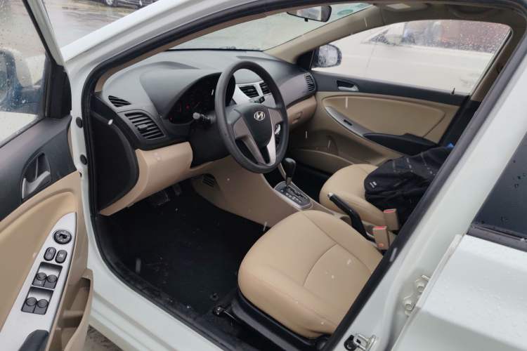 Used Hyundai Verna (older generation) 2016 1.4L Automatic Smart GLS Left Front Seat
