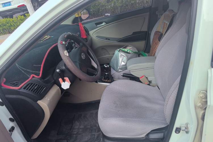 Used Hyundai Verna (older generation) 2016 1.4L Manual Smart GLS Trim Left Front Seat