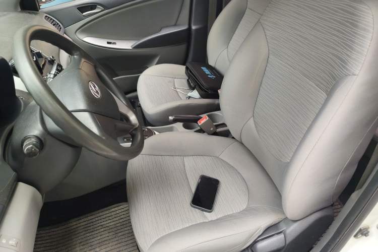 Used Hyundai Verna (older generation) 2016 1.4L Automatic Smart GLS Left Front Seat