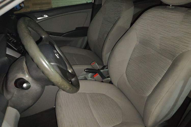 Used Hyundai Verna (older generation) 2016 1.4L Automatic Smart GLS Left Front Seat