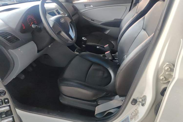 Used Hyundai Verna (older generation) 2016 1.4L Manual Smart GLS Trim Left Front Seat