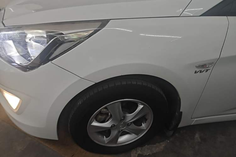 Used Hyundai Verna (older generation) 2016 1.4L Automatic Smart GLS Left Front Wheel Hub