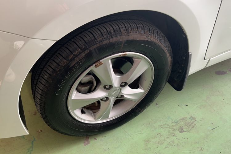 Used Hyundai Verna (older generation) 2016 1.4L Automatic Smart GLS Left Front Wheel Hub