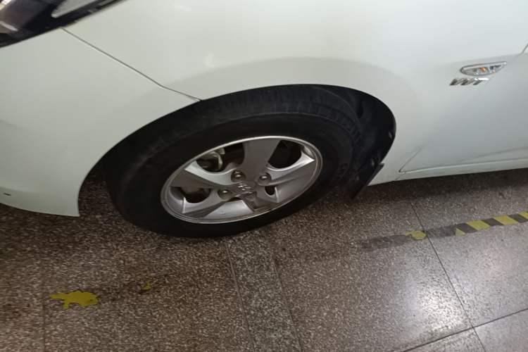 Used Hyundai Verna (older generation) 2016 1.4L Automatic Smart GLS Left Front Wheel Hub