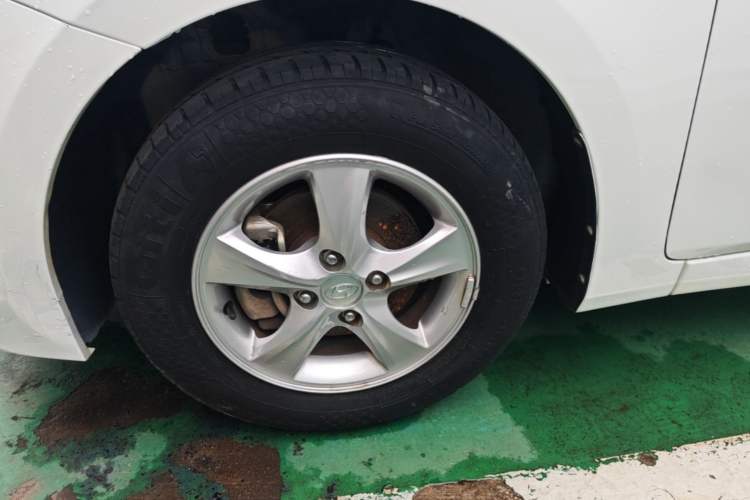 Used Hyundai Verna (older generation) 2016 1.4L Automatic Smart GLS Left Front Wheel Hub