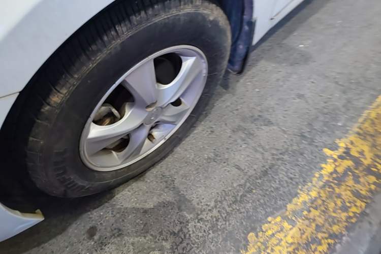 Used Hyundai Verna (older generation) 2016 1.4L Manual Smart GLS Trim Left Front Wheel Hub
