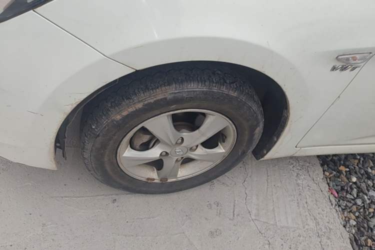 Used Hyundai Verna (older generation) 2016 1.4L Manual Smart GLS Trim Left Front Wheel Hub