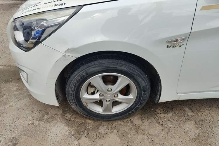 Used Hyundai Verna (older generation) 2016 1.4L Automatic Smart GLS Left Front Wheel Hub