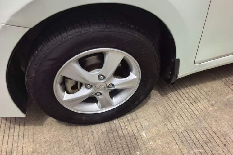 Used Hyundai Verna (older generation) 2016 1.4L Automatic Smart GLS Left Front Wheel Hub