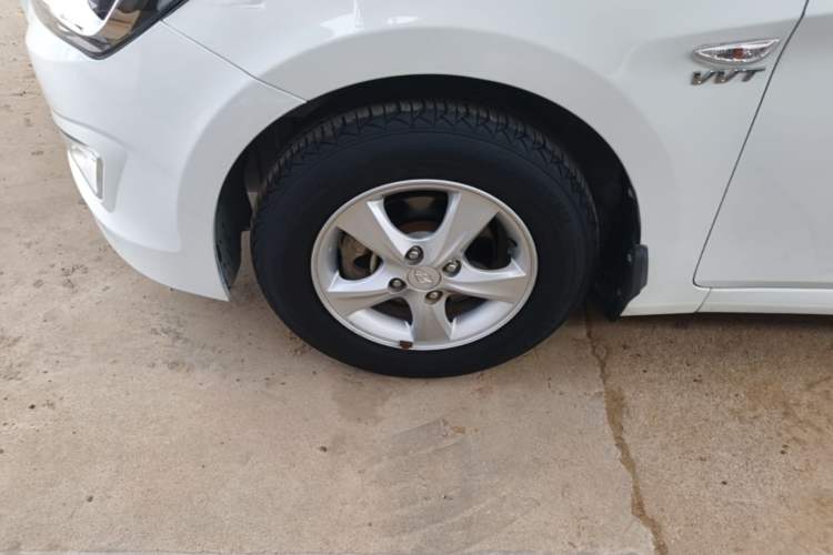 Used Hyundai Verna (older generation) 2016 1.4L Automatic Smart GLS Left Front Wheel Hub