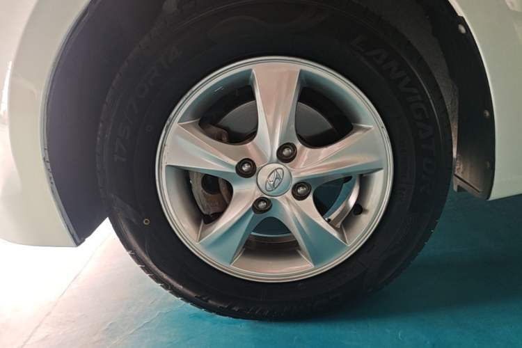 Used Hyundai Verna (older generation) 2016 1.4L Automatic Smart GLS Left Front Wheel Hub