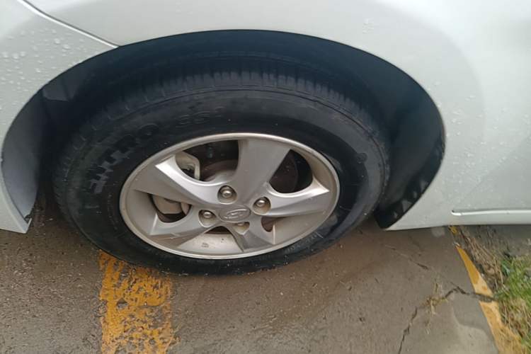 Used Hyundai Verna (older generation) 2016 1.4L Automatic Smart GLS Left Front Wheel Hub