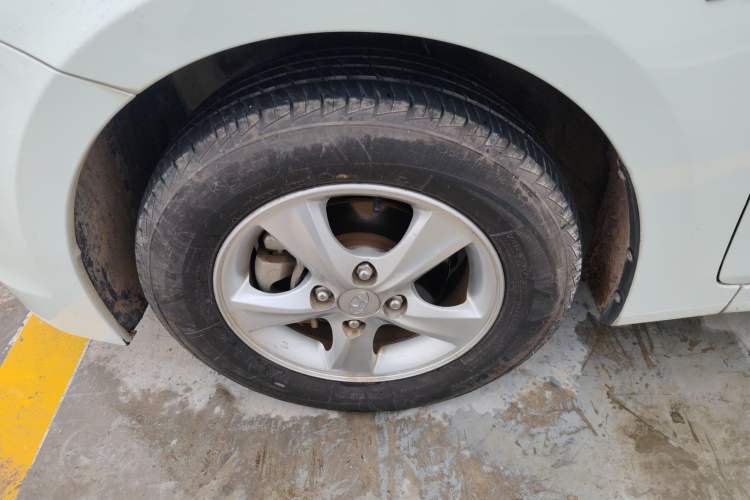 Used Hyundai Verna (older generation) 2016 1.4L Automatic Smart GLS Left Front Wheel Hub