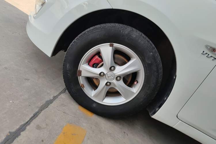 Used Hyundai Verna (older generation) 2016 1.4L Manual Smart GLS Trim Left Front Wheel Hub