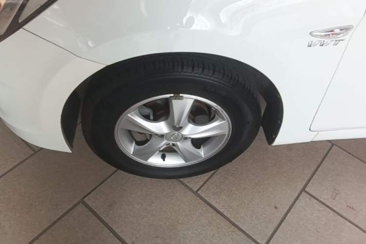 Used Hyundai Verna (older generation) 2016 1.4L Automatic Smart GLS Left Front Wheel Hub