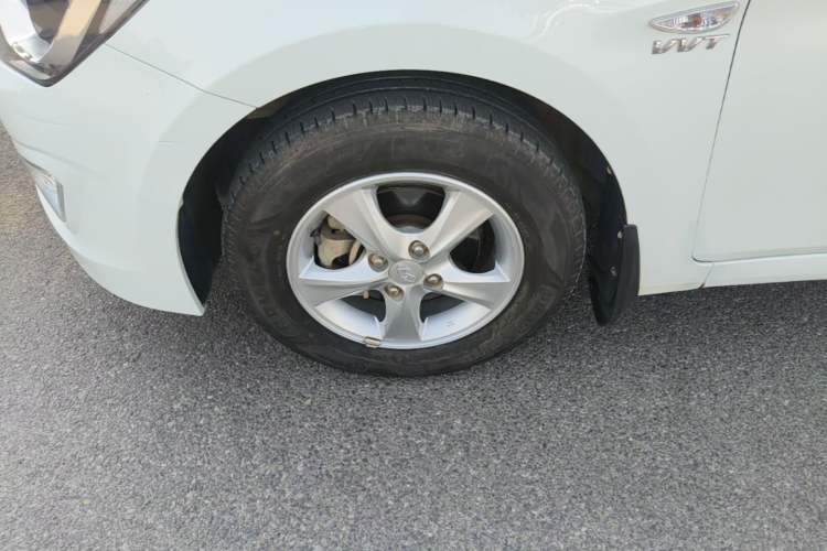 Used Hyundai Verna (older generation) 2016 1.4L Manual Smart GLS Trim Left Front Wheel Hub