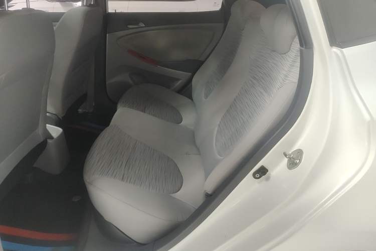 Used Hyundai Verna (older generation) 2016 1.4L Automatic Leading-Edge GLX Left Rear Seat