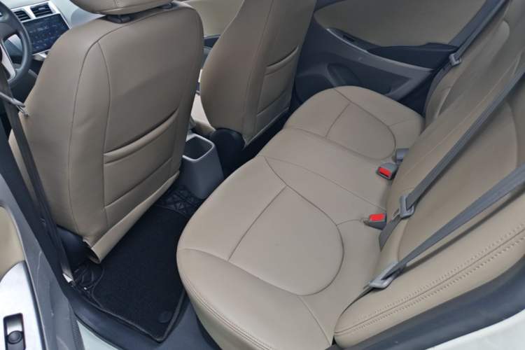 Used Hyundai Verna (older generation) 2016 1.4L Automatic Smart GLS Left Rear Seat