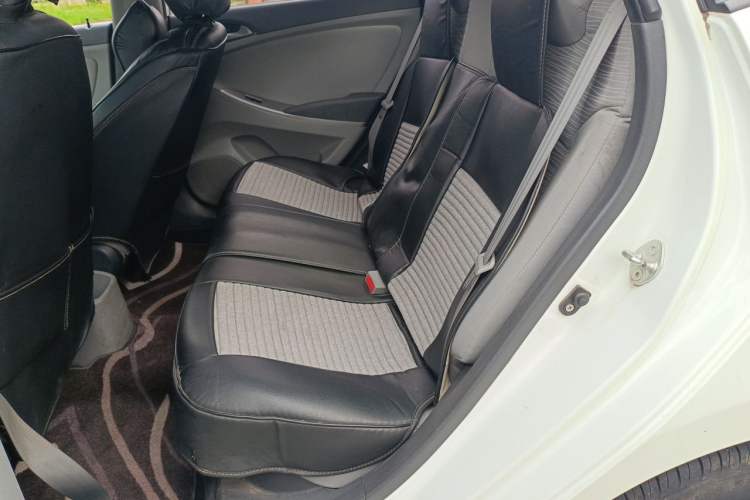 Used Hyundai Verna (older generation) 2016 1.4L Automatic Smart GLS Left Rear Seat