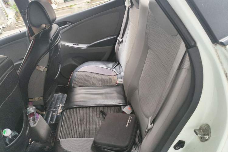 Used Hyundai Verna (older generation) 2016 1.4L Automatic Smart GLS Left Rear Seat