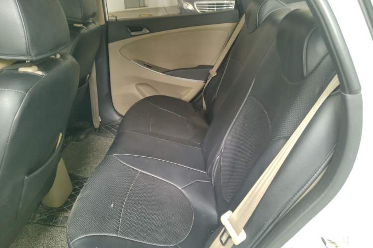 Used Hyundai Verna (older generation) 2016 1.4L Automatic Smart GLS Left Rear Seat