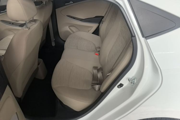Used Hyundai Verna (older generation) 2016 1.4L Automatic Smart GLS Left Rear Seat