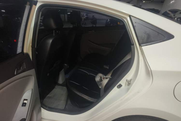 Used Hyundai Verna (older generation) 2016 1.4L Manual Smart GLS Trim Left Rear Seat