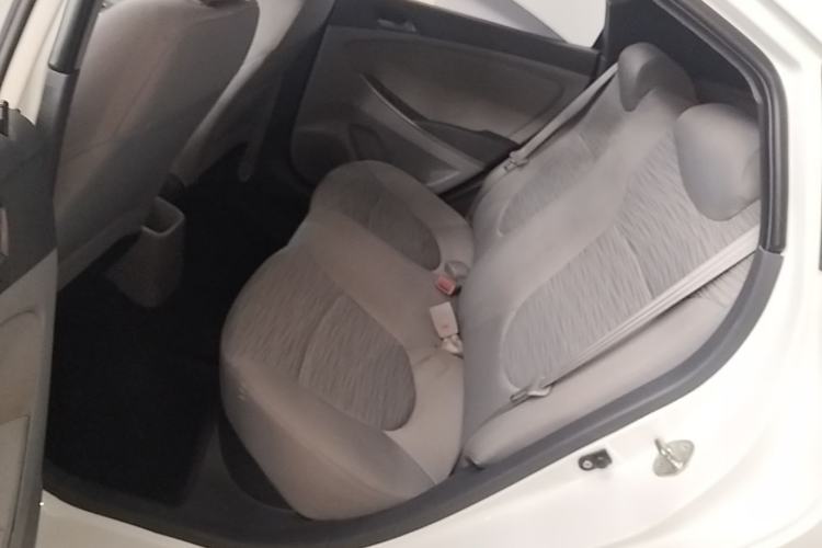 Used Hyundai Verna (older generation) 2016 1.4L Automatic Smart GLS Left Rear Seat