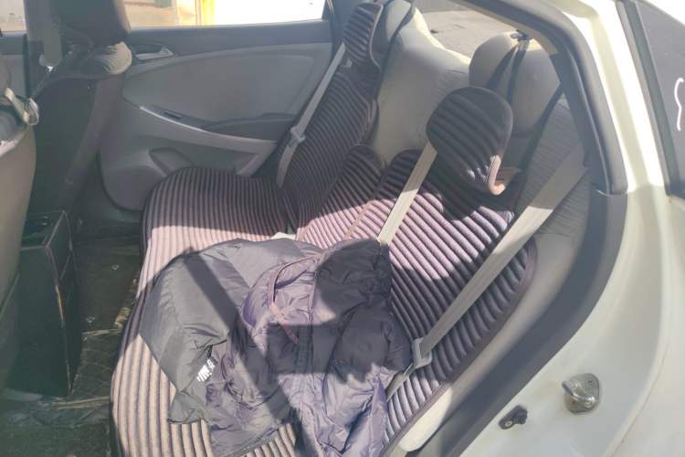 Used Hyundai Verna (older generation) 2016 1.4L Automatic Smart GLS Left Rear Seat