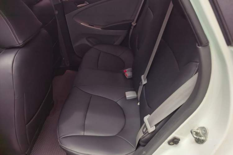 Used Hyundai Verna (older generation) 2016 1.4L Automatic Smart GLS Left Rear Seat