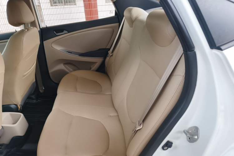 Used Hyundai Verna (older generation) 2016 1.4L Automatic Smart GLS Left Rear Seat
