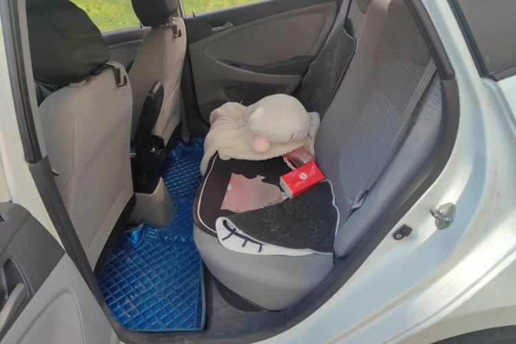 Used Hyundai Verna (older generation) 2016 1.4L Automatic Smart GLS Left Rear Seat