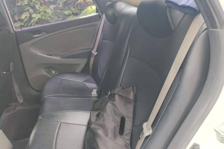 Used Hyundai Verna (older generation) 2016 1.4L Automatic Smart GLS Left Rear Seat